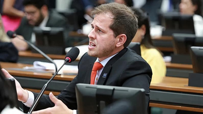 Deputado Pedro Campos (PSB-PE) em sessão. — Foto: Mario Agra/Câmara dos Deputados