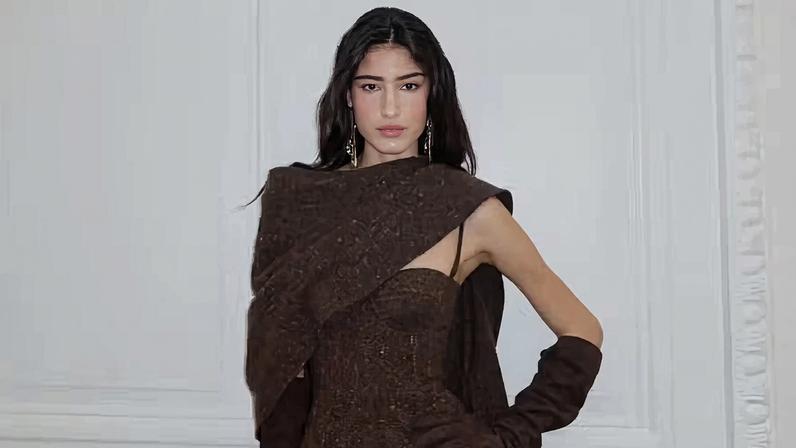 Modelo brasileiro é a segunda com mais desfiles internacionais na temporada