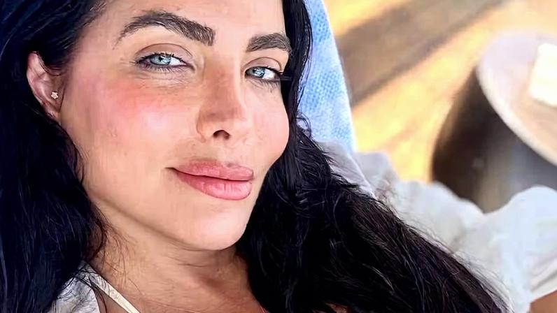 Carla Prata fala de dificuldade em se relacionar e de medo de mulher