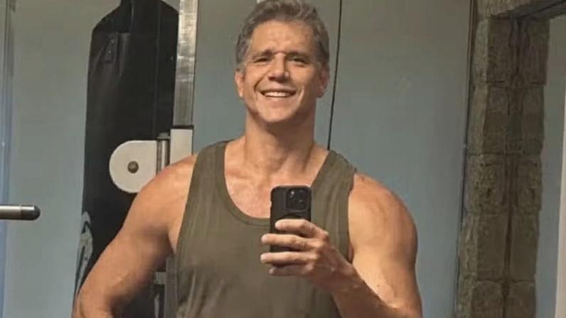 Márcio Garcia mostra boa forma e diz que cuidar do corpo também cuida da mente