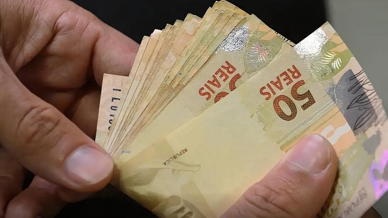 Há uma aparente disposição em ignorar a qualidade dos dados e focar apenas nos números cheios, mesmo quando esses são claramente distorcidos por choques temporários.
