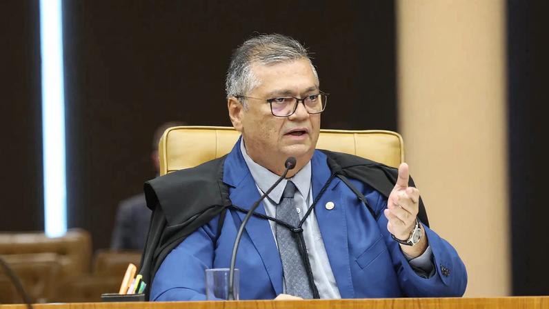 Dino exige que deputados do PL expliquem emendas ligadas a filme sobre Bolsonaro