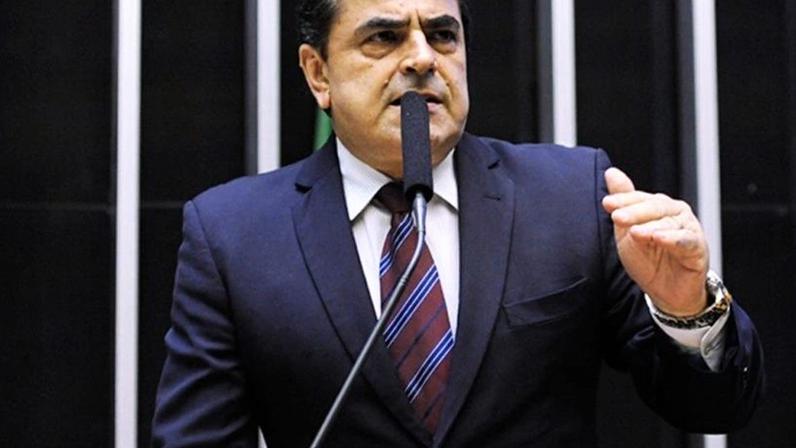 Na imagem, o deputado federal, Domingos Sávio