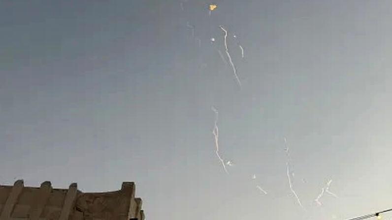Míssil lançado pelo Irã é interceptado e destruído por sistemas de defesa sobre Doha, no Catar