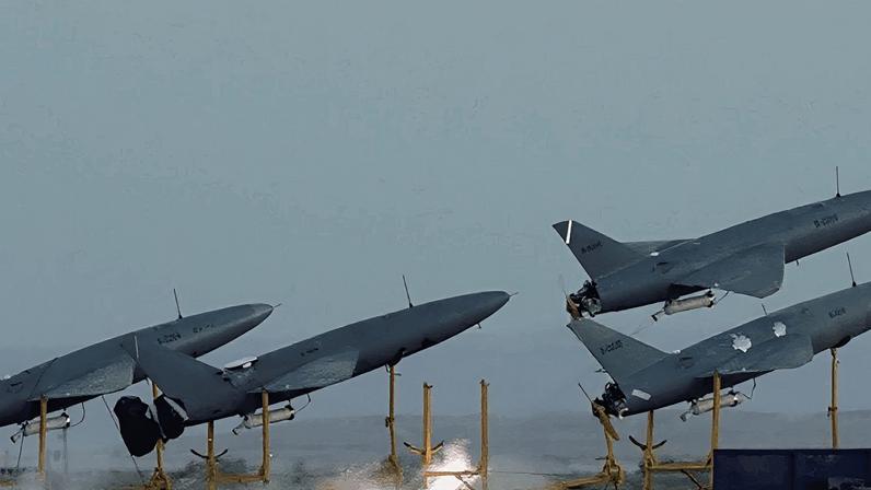 Na imagem, drones iranianos