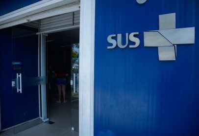 Exames de rastreio do câncer de intestino triplicam no SUS durante Março Azul
