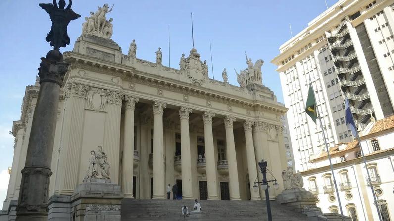 Fachada da Casa da Democracia, centro cultural que futuramente vai ocupar o prédio histórico do Palácio Tiradentes, no centro do Rio de Janeiro