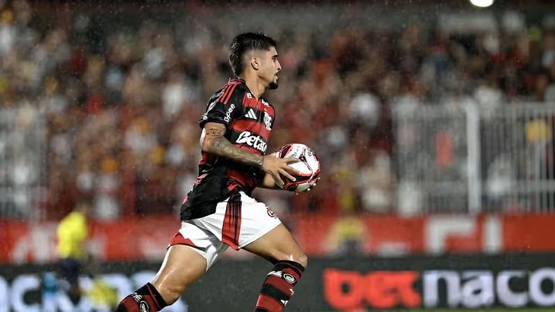 Guilherme Gomes vive o último ano de base no Flamengo — Foto: Andre Durão