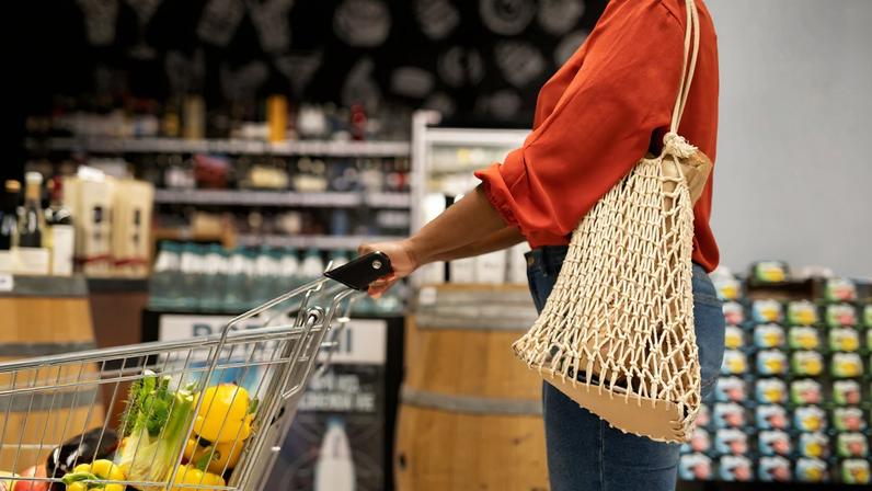Os preços dos itens de alimentação e bebidas foram os que tiveram a maior alta no mês