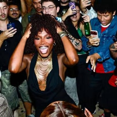 Doechii curte festa com fãs em prédio histórico antes da Lollapalooza 2026
