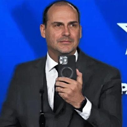 Vídeo mostra Eduardo dizendo que fará gravação para o pai