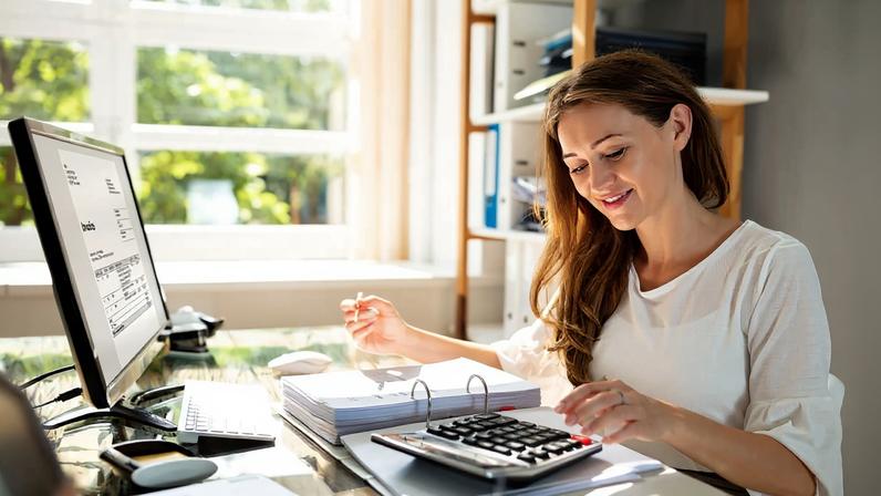 Com o avanço das plataformas digitais e maior acesso à informação, as pessoas passaram a observar suas finanças com mais cuidado