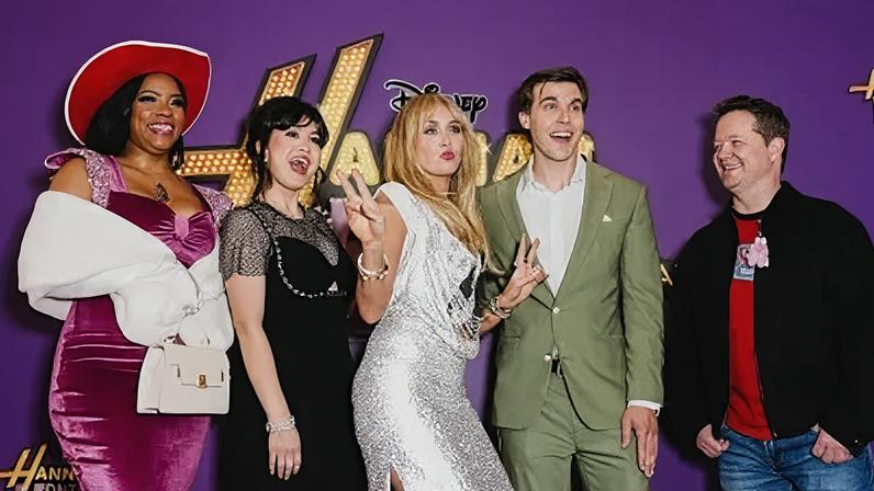 Elenco de "Hannah Montana" se reúne em estreia de especial