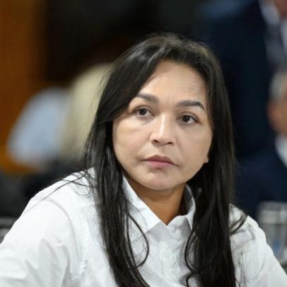 Eliziane Gama, de esquerda, busca criar imagem evangélica