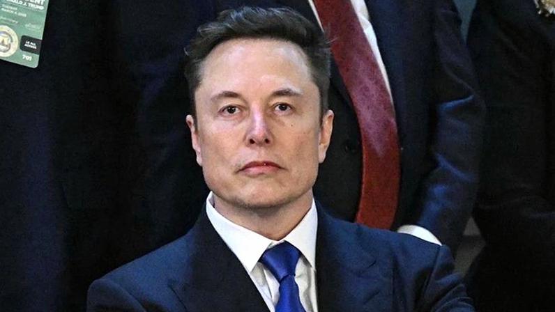 Projeto integra o modelo de linguagem Grok, da xAI, com um agente de IA da Tesla, ambas empresas de Elon Musk