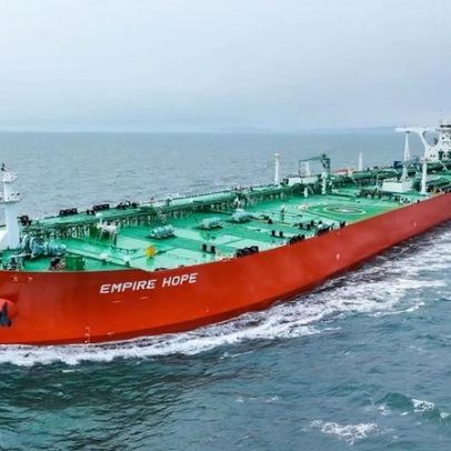 China inicia operação de navio superpetroleiro de nova geração