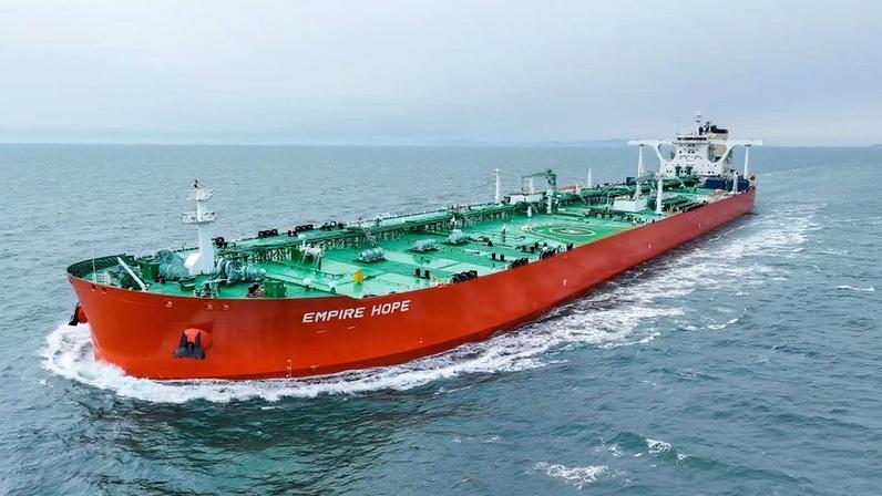 China inicia operação de navio superpetroleiro de nova geração