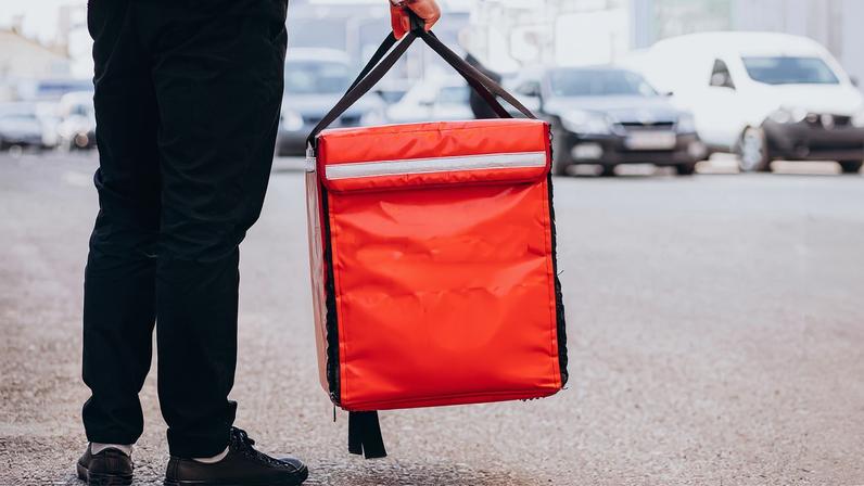 Motoboy motoentregador entregador bolsa bag mochila delivery natal Rn Rio Grande do Norte foto ilustrativa — Foto: Freepik