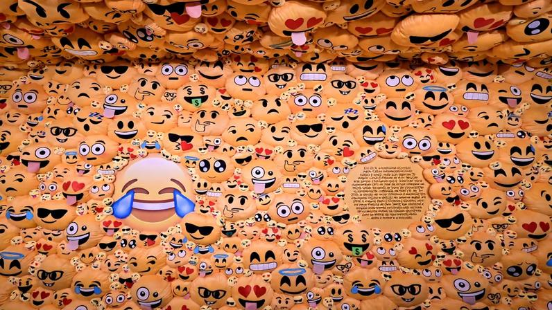 Nova exposição no CCBB BH transforma memes em experiência imersiva