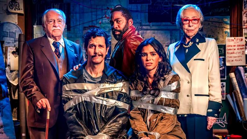 Ary Fontoura, Lázaro Ramos, Fernanda Montenegro (em pé), Vladimir Brichta e Bruna Marquezine (sentados) formam o elenco do filme