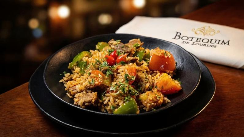 No Festival do Arroz, cada estabelecimento participante desenvolveu receitas autorais com o grão como base, além de sobremesas que exploram o uso do queijo, reforçando a identidade da gastronomia mineira