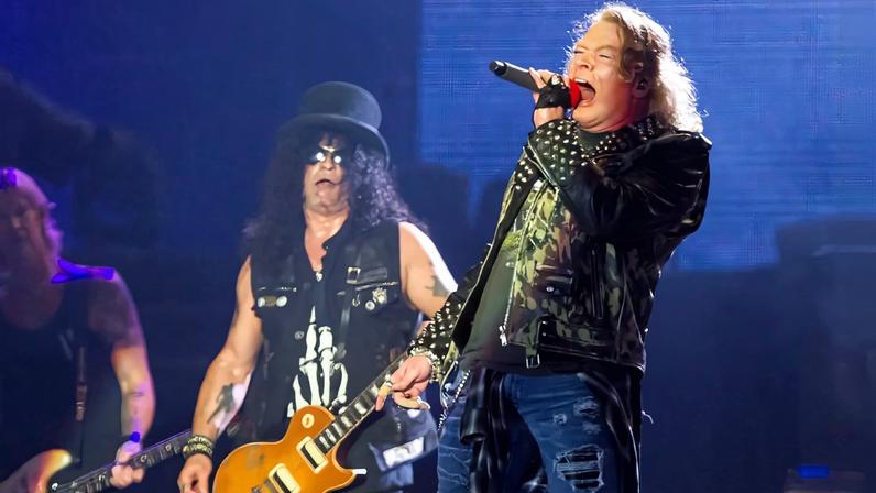 Axl Rose e Slash em show de GUNS N' ROSES no Festival Rock in Rio 2017