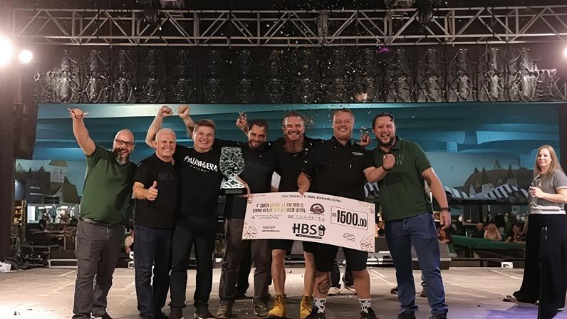 Equipe da Cervejaria Patanegra recebe prêmio de melhor cerveja do Brasil no 14º Concurso Brasileiro de Cervejas