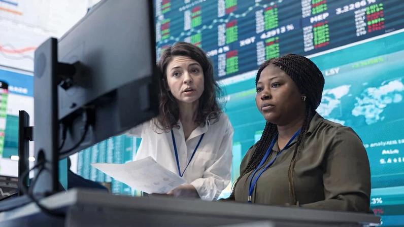 Primeiro emprego em tecnologia segue como desafio para iniciantes, mesmo com 59% das empresas planejando contratar em 2025, aponta levantamento do setor Primeiro emprego em tecnologia segue como desafio para iniciantes, mesmo com 59% das empresas planejando contratar em 2025, aponta levantamento do setor