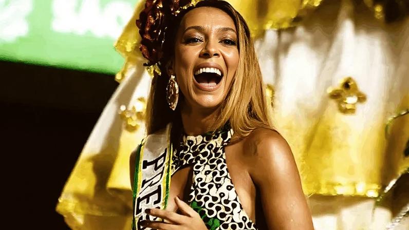 Na imagem, Erika Hilton durante desfile de Carnaval no 3º carro alegórico da Mocidade, de São Paulo, que teve como tema “Trincheiras brasileiras - mulheres negras e revoluções”
