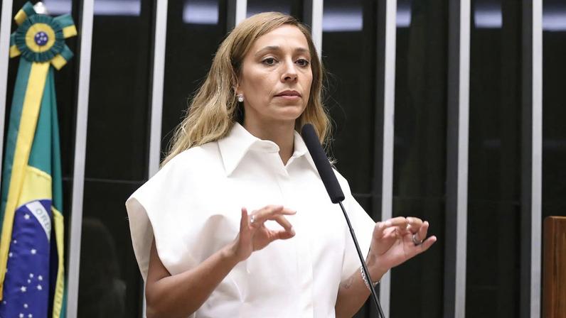 Erika Hilton usou as redes sociais para dizer que acionou o MP contra governo de Ratinho Jr. (Foto: Kayo Magalhães/Câmara dos Deputados)