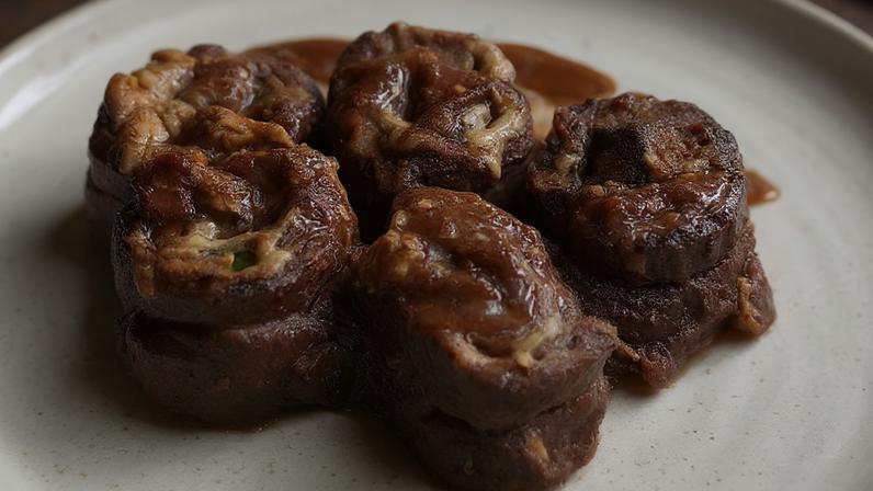 Enroladinho de carne com parmesão e rúcula: receita fácil da Talitha Morete — Foto: Globo/Rodrigo Vianna