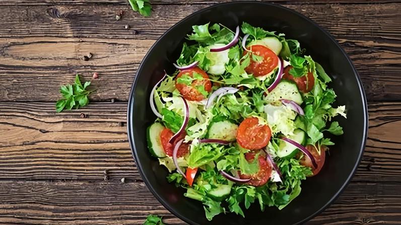 Hábitos saudáveis como dietas, exercícios e socialização podem melhorar a cognição em pessoas com risco de demência