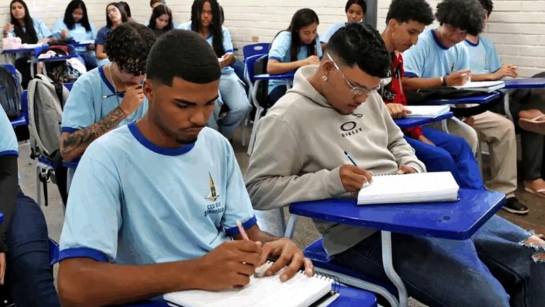 Pé-de-Meia: beneficiários nascidos em novembro e dezembro recebem nesta segunda