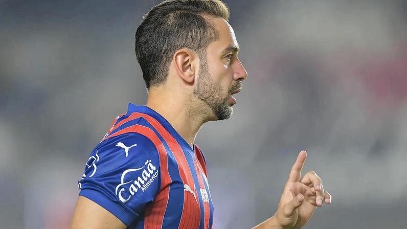 Éverton Ribeiro, durante partida do Bahia no Brasileirão (Foto: Thiago Ribeiro/ Agif/Gazeta Press)
