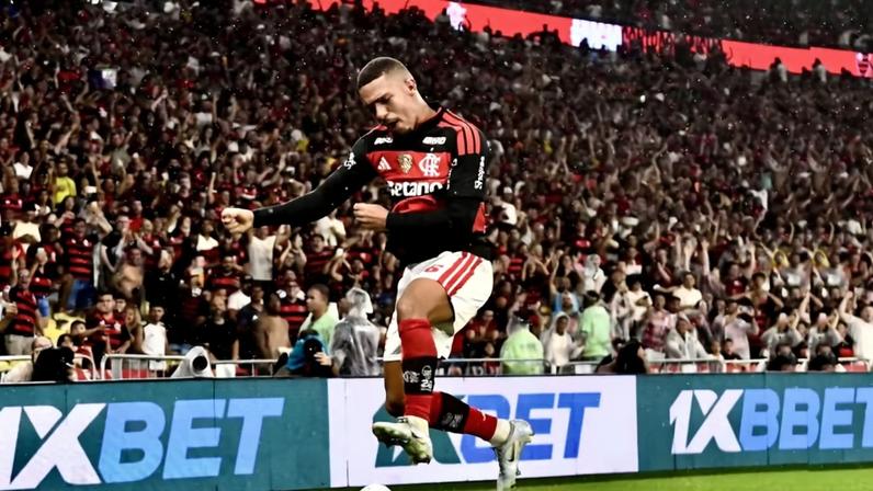 Samuel Lino comemorando gol em Flamengo x Remo — Foto: André Durão