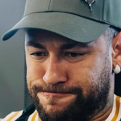 Neymar exibe colar com iniciais das crianças; web especula sobre filha secreta