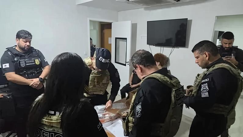 Equipes da DEIC realizaram operação na cidade de Montes Claros (MG).