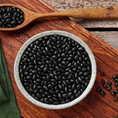 Feijão-preto oferece 8 benefícios à saúde e bem-estar