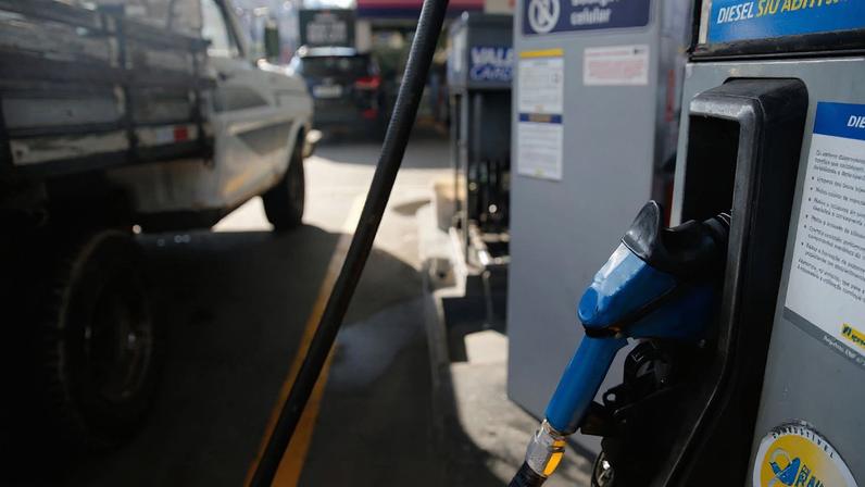 Greve de caminhoneiros causa desabastecimento de combustível em postos de gasolina da cidade de Teresópolis, na região serrana do Rio de Janeiro.