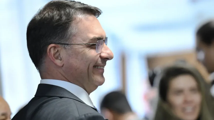 Flávio Bolsonaro conseguiu remover postagens ligando-o ao caso Master (Foto: Andressa Anholete/Agência Senado)