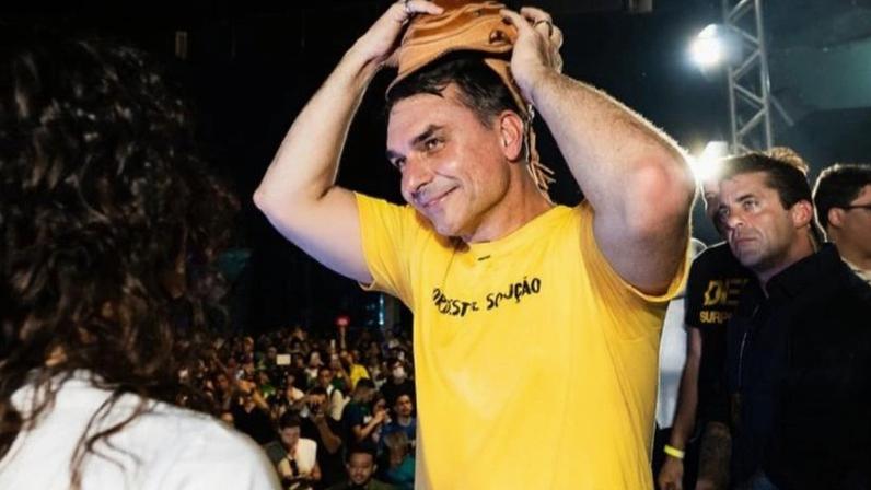 Flávio Bolsonaro foi ao Rio Grande do Norte com uma camiseta com a frase "Nordeste é solução"