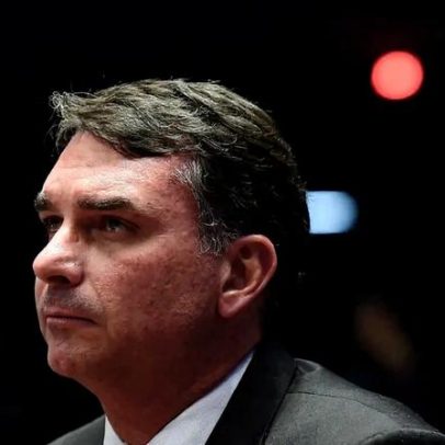 Quase desmaio e derrota no Rio: mudanças em Flávio Bolsonaro 10 anos depois