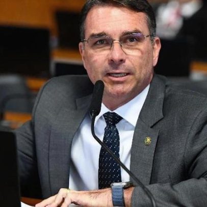 Justiça do DF ordena remoção de foto de Flávio com Vorcaro criada por IA