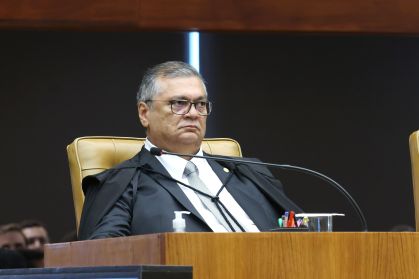 Dino exige explicações sobre uso de emendas em filme sobre Bolsonaro