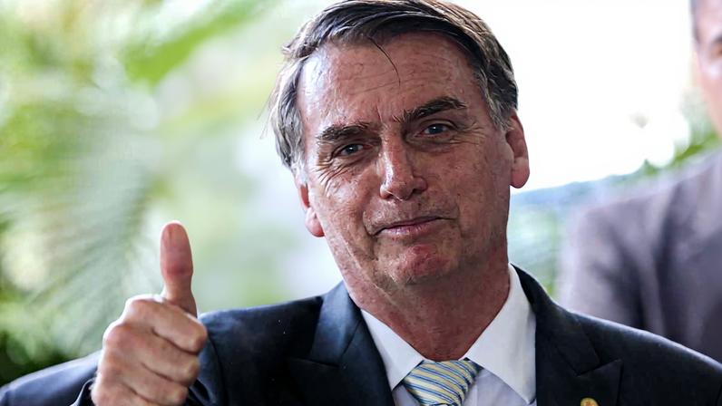 Foto: Wilson Dias/Agência Brasil O presidente eleito, Jair Bolsonaro e o senador eleito, Flavio Bolsonaro. Foto: Wilson Dias/Agência Brasil