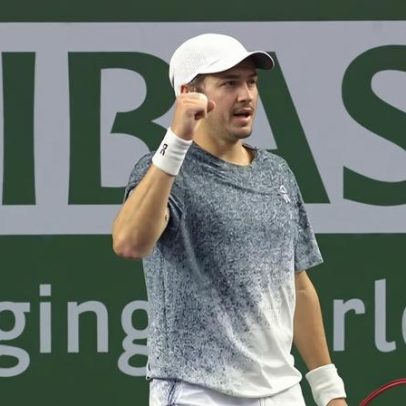 Fonseca vence estreia difícil e enfrenta Khachanov em Indian Wells