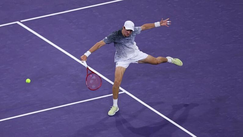 Fonseca desafia Sinner às 22h de terça; Sabalenka e Osaka abrem a rodada