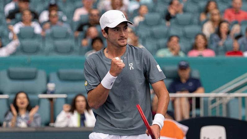 Fonseca vence estreia em três sets e encara Alcaraz em Miami