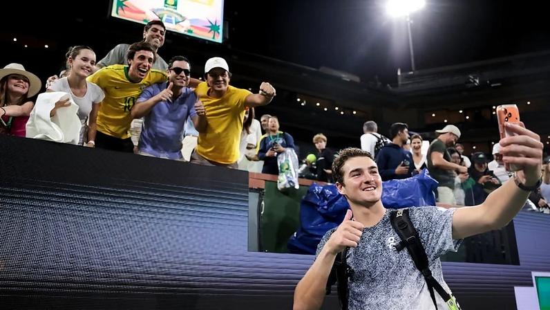 Fonseca vence Paul e enfrenta Sinner nas oitavas de IW