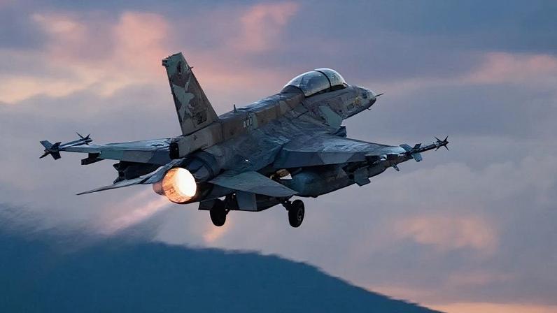 O comandante morreu em um ataque aéreo no Libano; na imagem um dos caças da Força Aérea Israelense | Reprodução/X @IDF - 12.mar.2026
